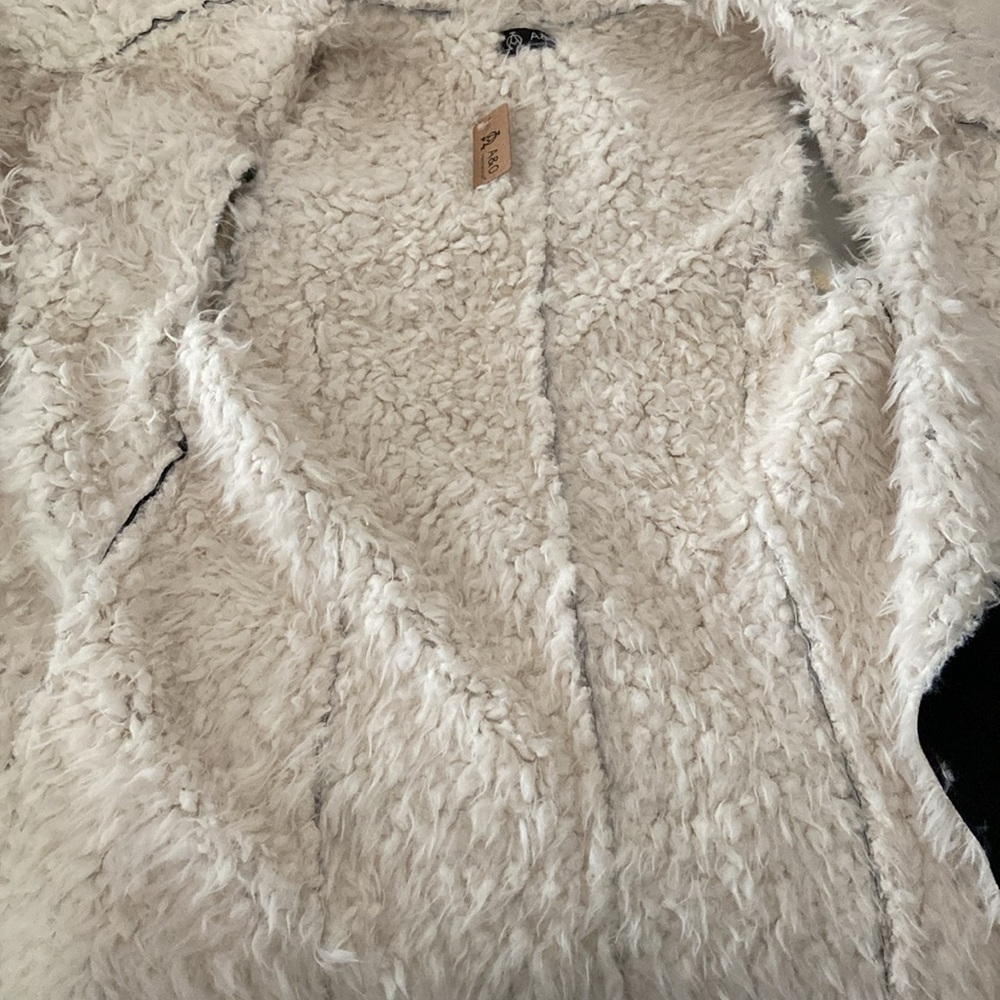 A&O International Black And Cream Sherpa Vest - Picture 6 of 10